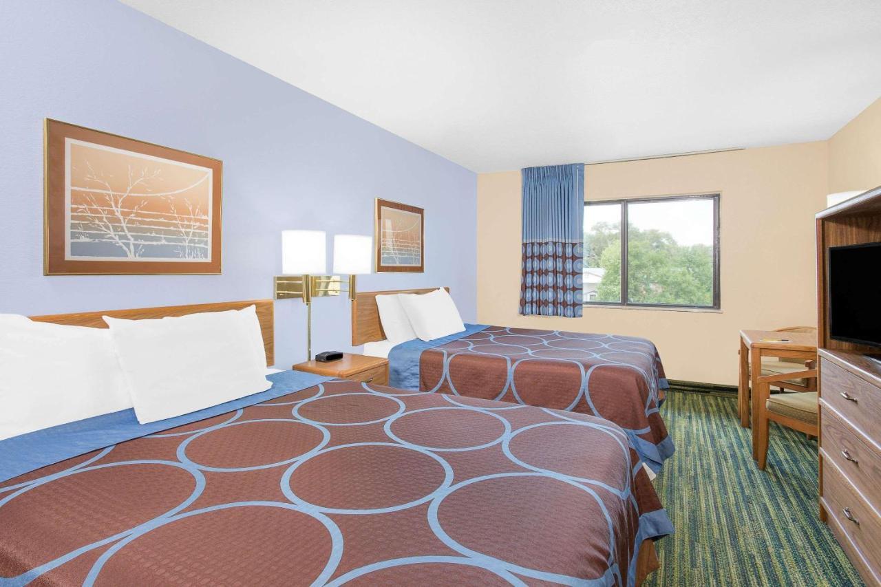 Boarders Inn & Suites By Cobblestone Hotels Waterloo Cedar Falls Εξωτερικό φωτογραφία