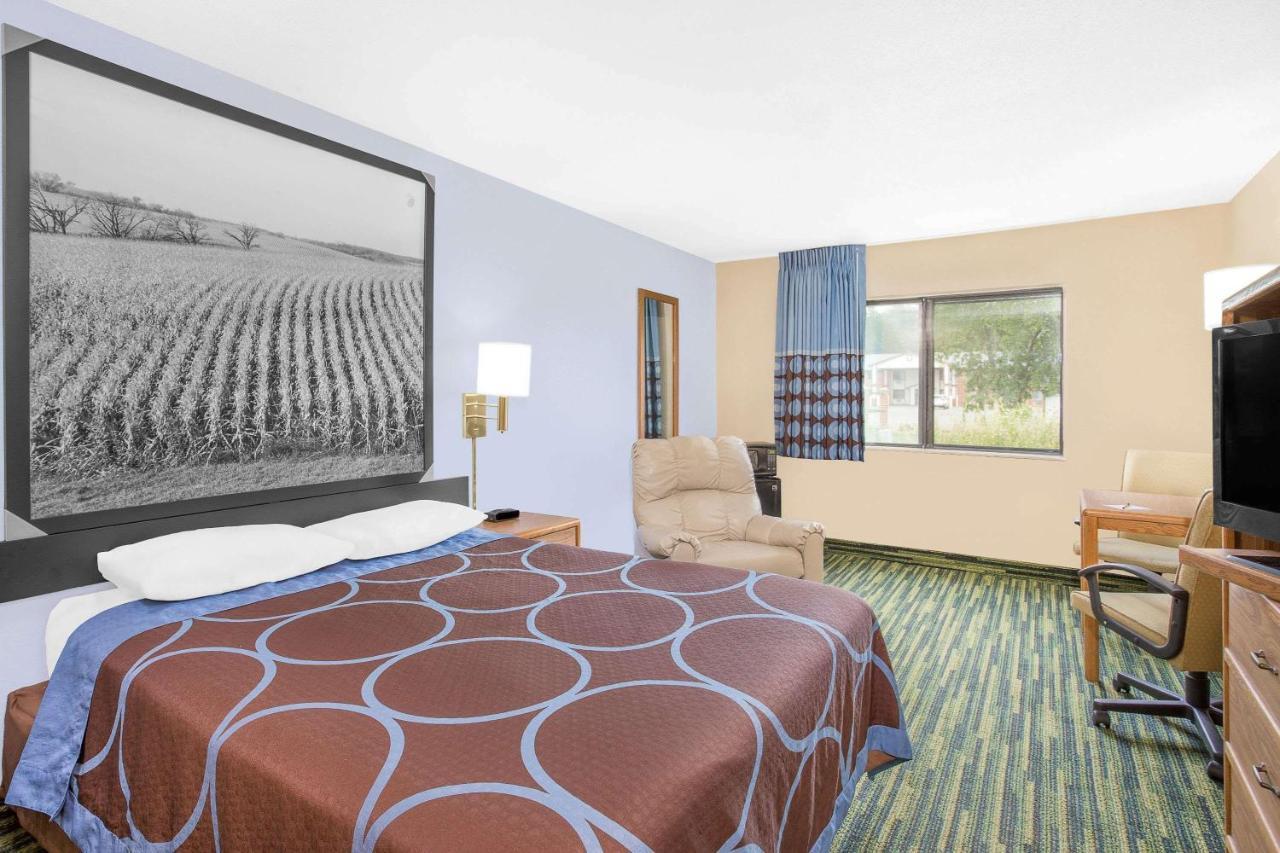 Boarders Inn & Suites By Cobblestone Hotels Waterloo Cedar Falls Εξωτερικό φωτογραφία