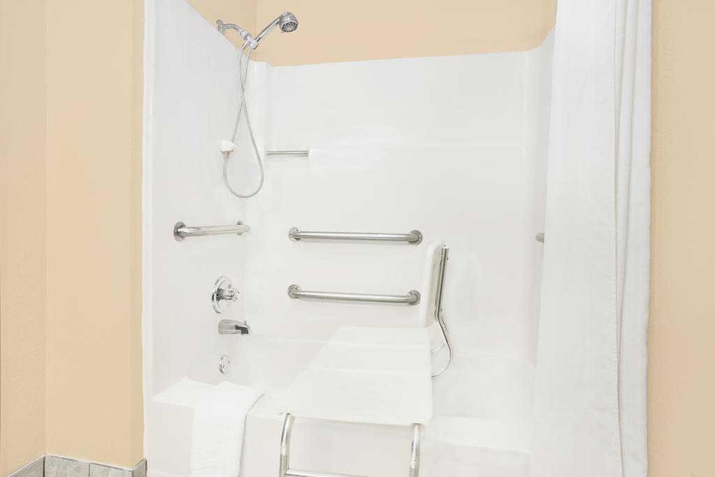 Boarders Inn & Suites By Cobblestone Hotels Waterloo Cedar Falls Εξωτερικό φωτογραφία