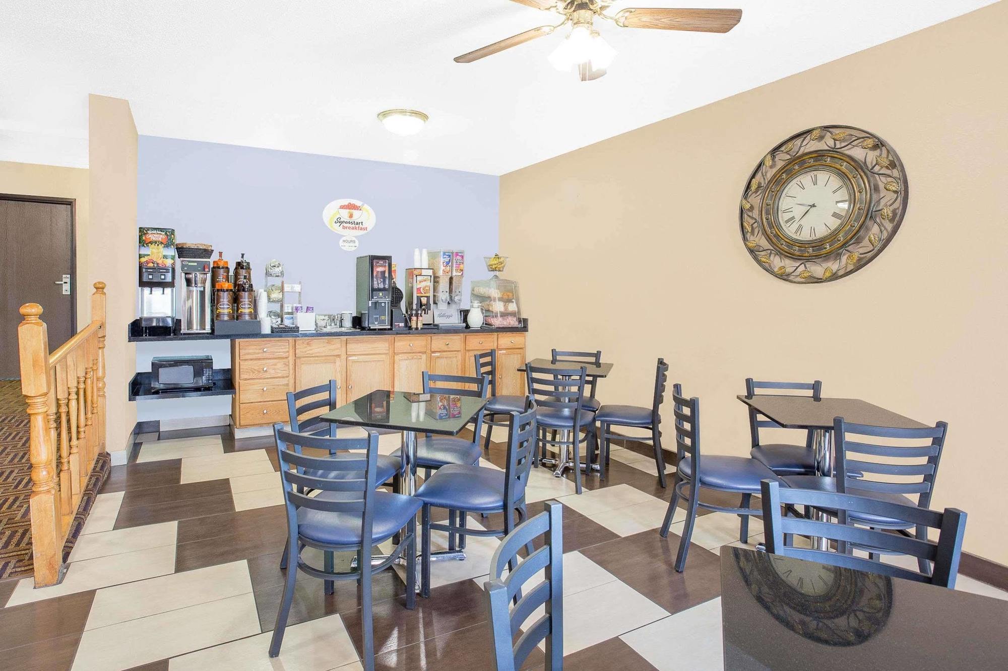 Boarders Inn & Suites By Cobblestone Hotels Waterloo Cedar Falls Εξωτερικό φωτογραφία